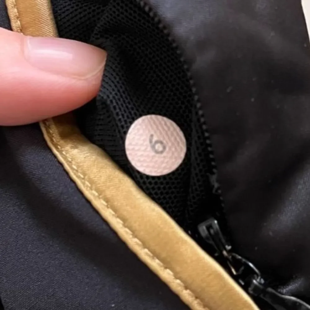 Lululemon Super Squad Short in Black/Gold Size US 6
